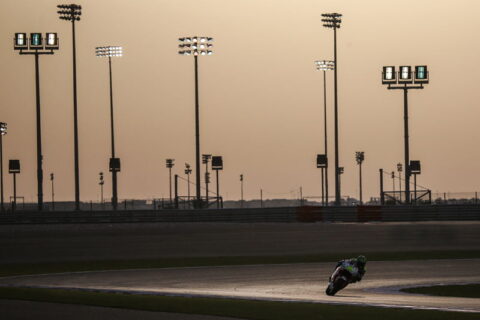 A Honda de Cal Crutchlow se perde no deserto...