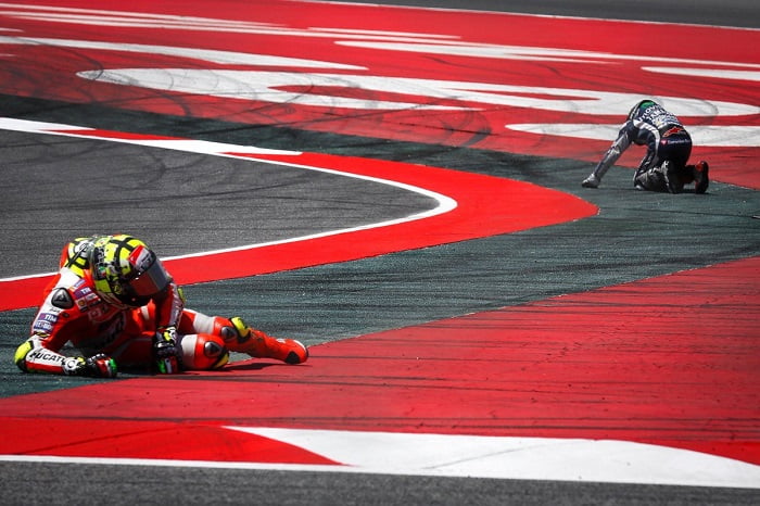 カタルーニャ、MotoGP、レース：ロレンソがイアンノーネに激怒