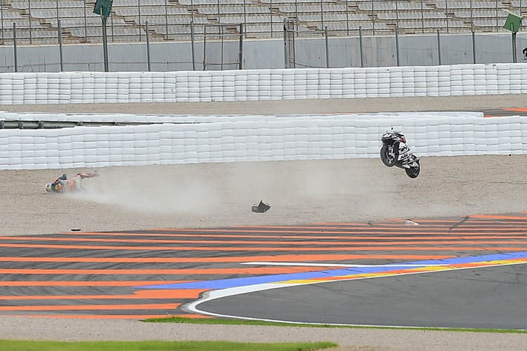 Moto2 and Moto3 tests in Valencia Day 1: Nakagami astonishes, the Mistral blows, and Binder takes off