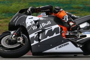 Bradley Smith (KTM) less than 2 seconds from the best time at Sepang