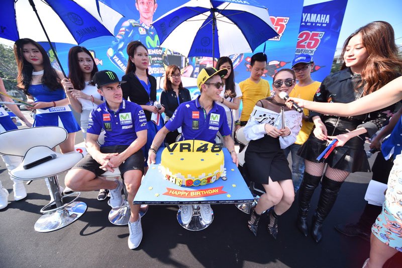 Maverick Vinales vedette à Bangkok, Valentino Rossi au Vietnam
