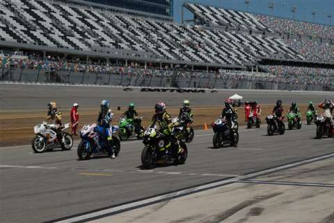 Daytona 200 : Eslick (Yamaha), héros heureux. Debise (Suzuki), héros malheureux.