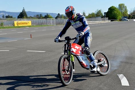 Vidéo: Voici la nouvelle arme fatale de Loris Baz !