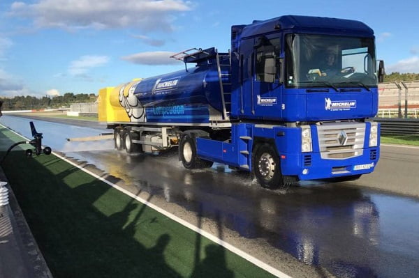 Jack Miller e Tito Rabat sozinhos para desenvolver a chuva Michelin em Valência