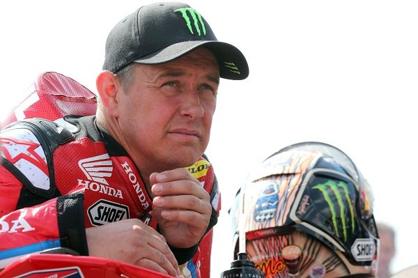 Fracture de quatre vertèbres pour John McGuinness