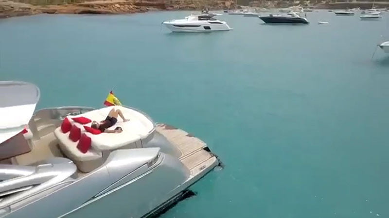 [People] Jorge Lorenzo vous envoie une carte postale vidéo depuis Ibiza…