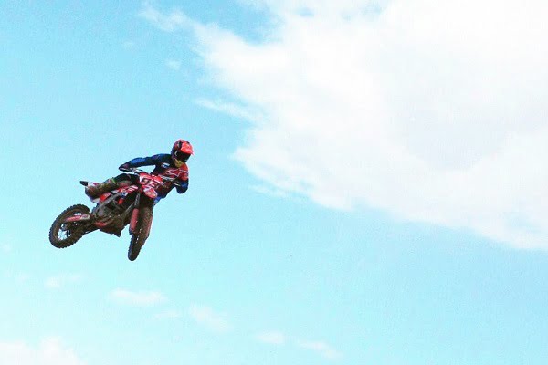 Et pendant ce temps-là, le lundi Marc Marquez fait du motocross