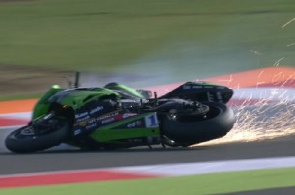 Supersport em Magny-Cours: Mahias na quarta fila, Sofuoglu lesionado e retirado