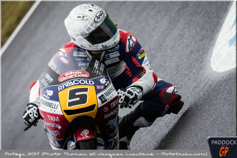 Aquecimento do #GP do Japão Moto3: Fenati emerge de uma boa mistura de óleo e água...