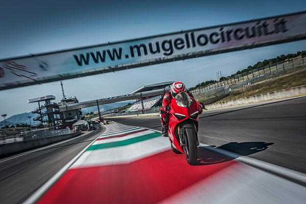Domenicali (CEO of Ducati) “The Panigale V4 is very close to MotoGP”