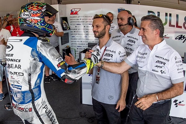 ジーノ・ボルソイ（チーム・アンヘル・ニエト MotoGP）はドヴィツィオーゾからドゥカティ GP 17 を受け取り喜んでいる