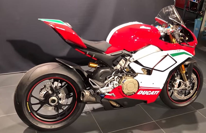 [Street] Panigale V4 + Akrapovic = dressage de poils garanti ! (vidéos)