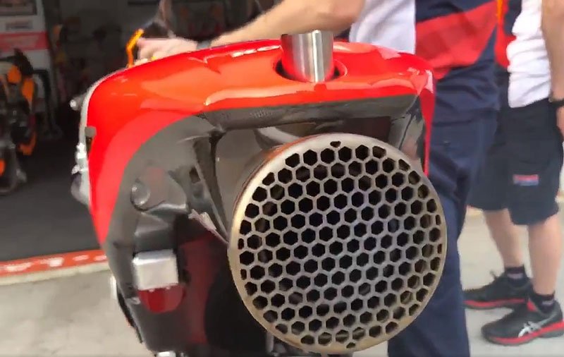 [Vidéos] MotoGP Tests Sepang J.0 : Tout le monde se prépare ! Nouveaux pots sur la Honda de Marquez !