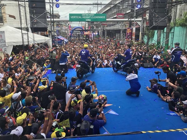 [Vidéo] MotoGP : Bain de foule pour Valentino Rossi et Maverick Vinales aux Philippines