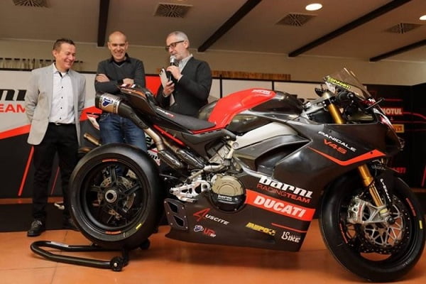 Les premières photos de la Panigale V4S en version course