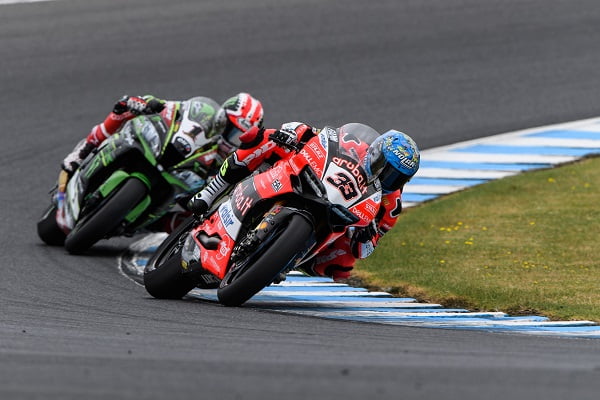 [WSBK] Course 2 : Incroyable final de Marco Melandri qui bat Johnny Rea de 0.02 à Phillip Island !