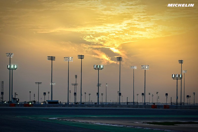 MotoGP #QatarTest Losail J.3 : Le Live jusqu'à la mi-journée... Rossi chute, Petrucci mène le bal !