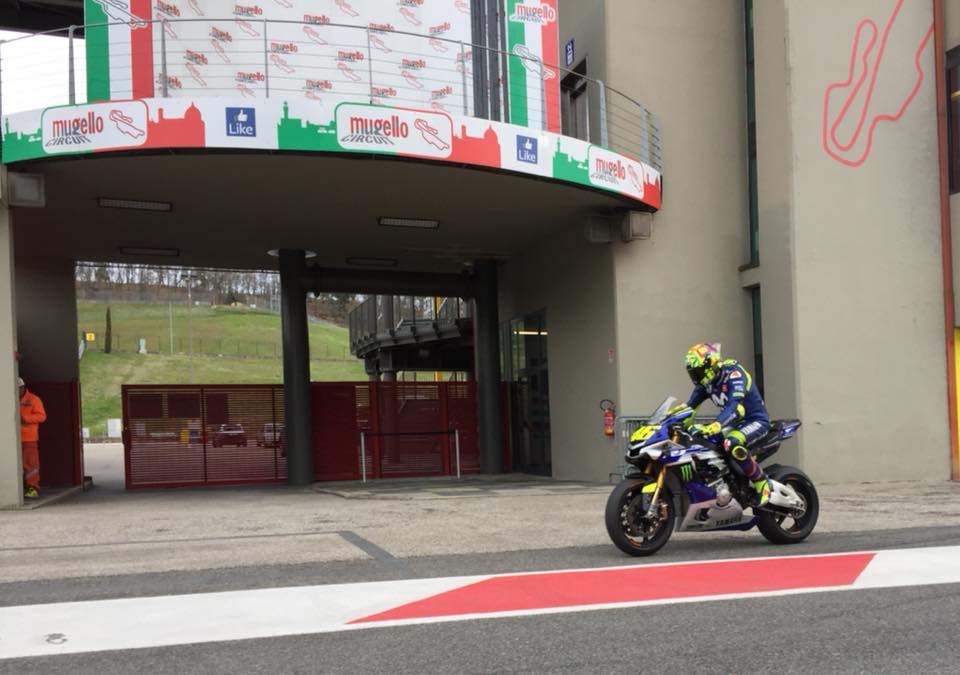 [Vidéo] Valentino Rossi a roulé avec sa Yamaha R1M au Mugello