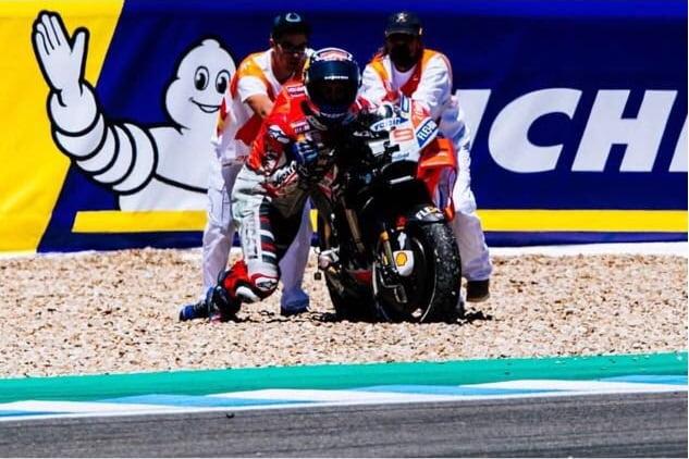 Jerez MotoGP J.3: O momento em que Dovizioso quer sair com a moto de Lorenzo