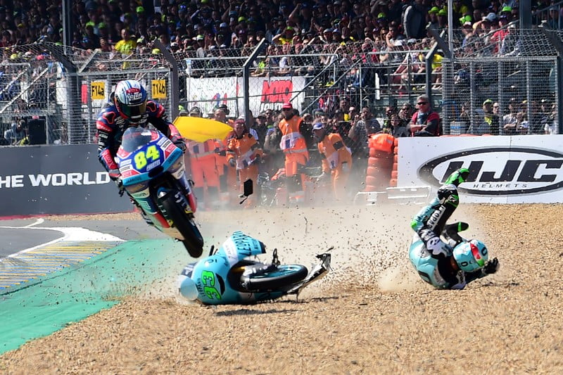 HJC French Moto3 Grand Prix: Jakub Kornfeil put on a show despite himself, Marco Bezzecchi on the ground (Team Prüstel GP)