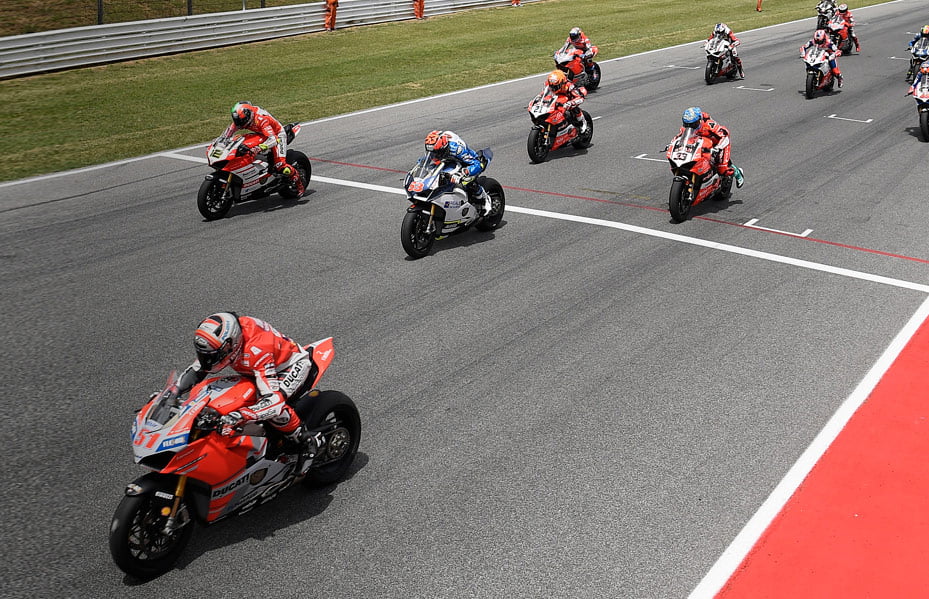 [Vídeo completo] Ducati Race of Champions: A chuva chega à festa e coroa Michele Pirro!