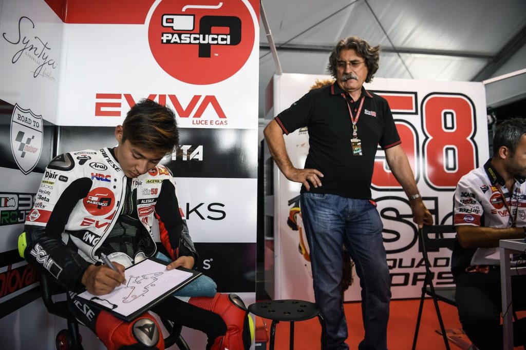 Moto3: Tatsuki Suzuki estende-se por mais um ano sob as cores de Marco Simoncelli, num ambiente especial