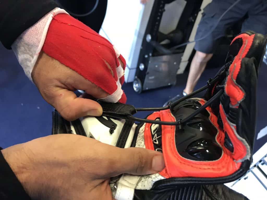 Moto3 : Le gant « bionique » de Jorge Martin !