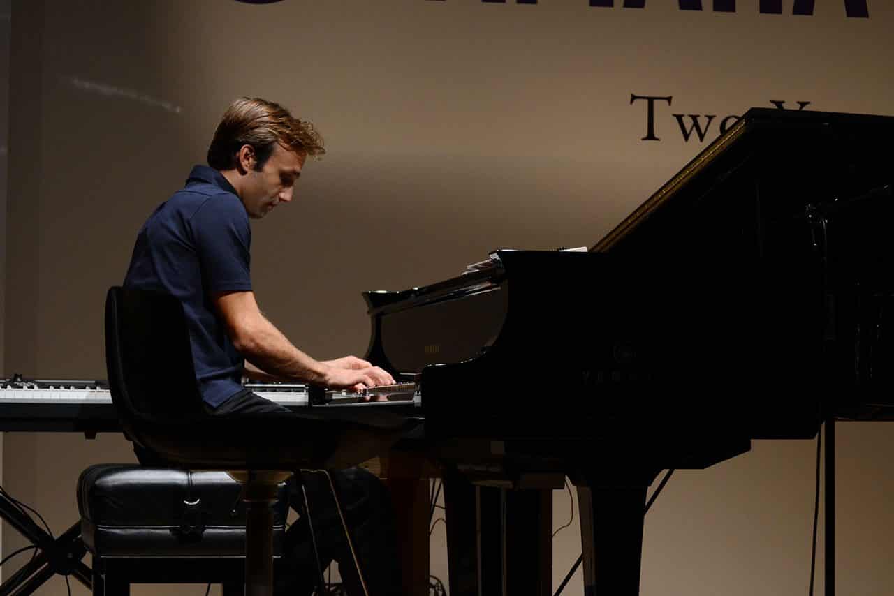 [People] Johann Zarco en visite chez Yamaha : de la M1 au piano (vidéo).