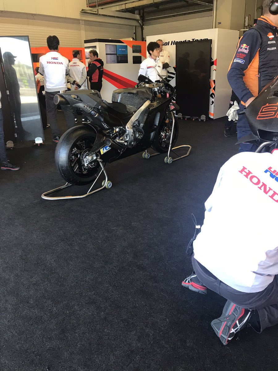 MotoGP, Davide Tardozzi, Ducati: “Parabenizo a Honda por copiar as nossas soluções para satisfazer Lorenzo”.