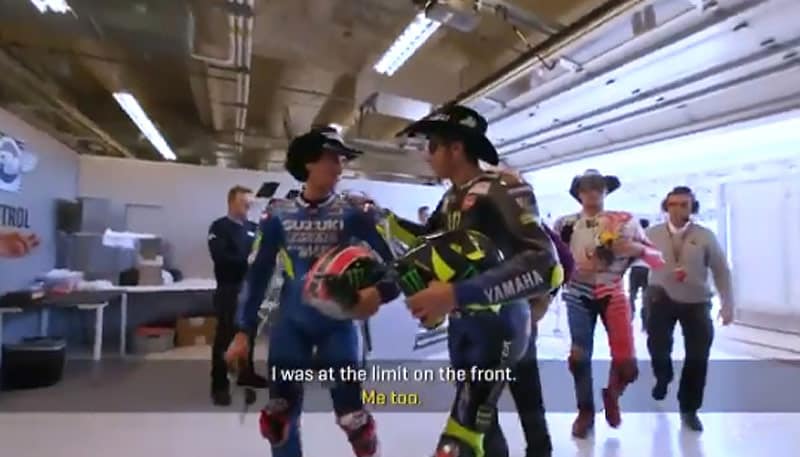 Austin, MotoGP, J3: When Valentino Rossi “twitches” Álex Rins after his victory... (Video)