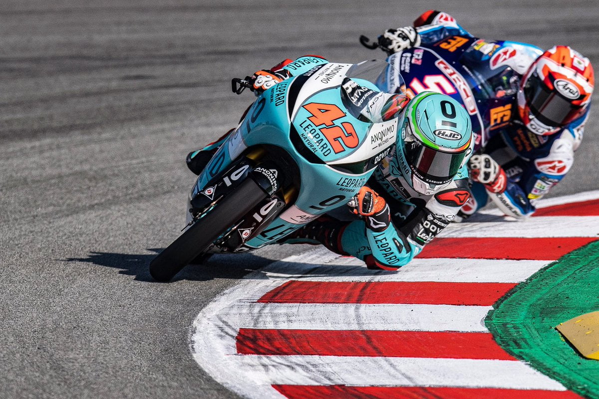 Grande Prêmio da Catalunha, Barcelona, ​​​​Moto3, Corrida: Ramirez vence uma verdadeira batalha de trapeiros