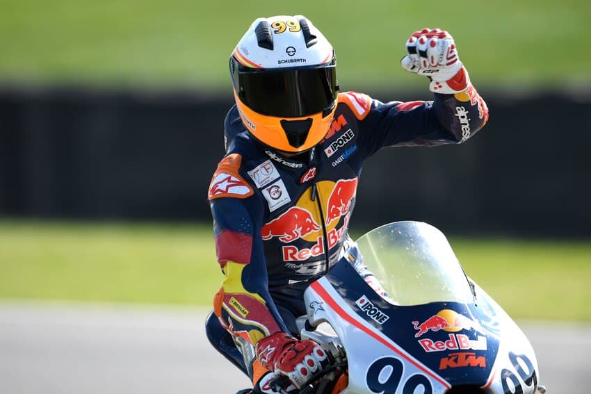 [Rookies] Red Bull MotoGP Rookies Cup em Mugello: Tatay escapa, Fellon e Rougé confirmam