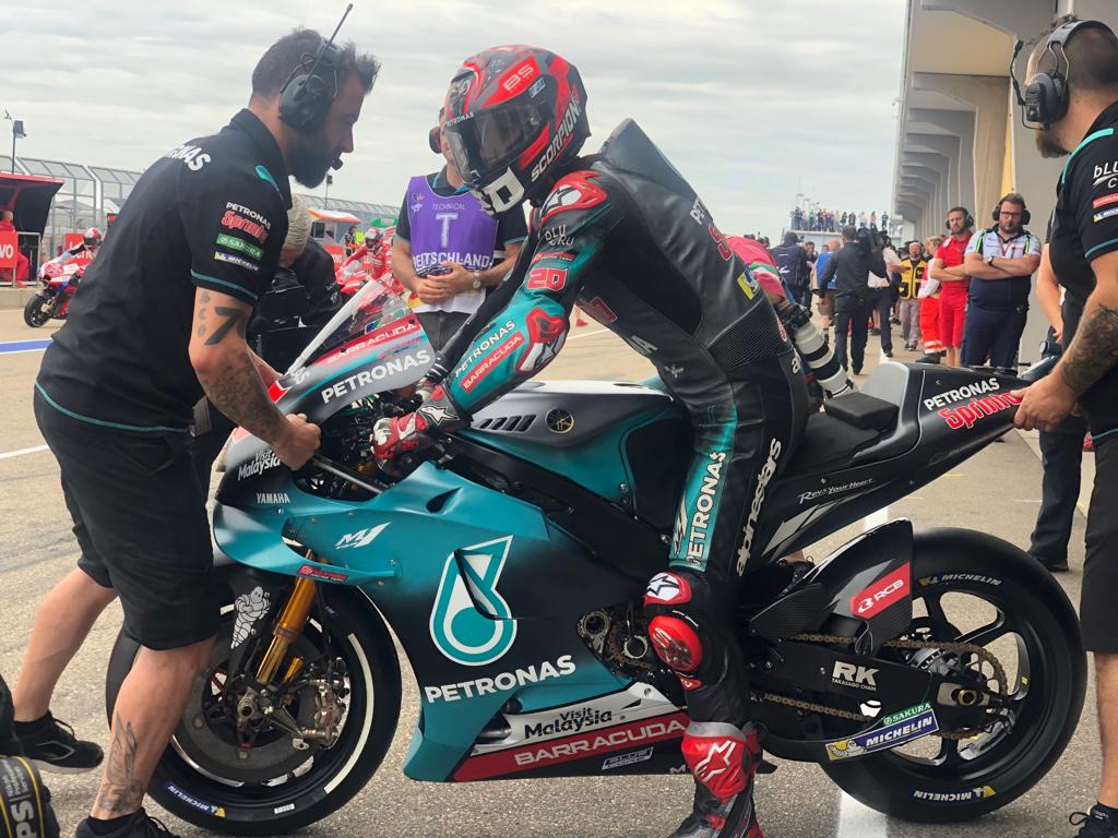 Grand Prix d’Allemagne Sachsenring MotoGP FP1 : Fabio Quartararo défie le roi Márquez. Rossi 3e.