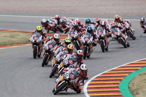 Red Bull MotoGP Rookies Cup au Sachsenring : Acosta et Kunii s’imposent, Tatay confirme.