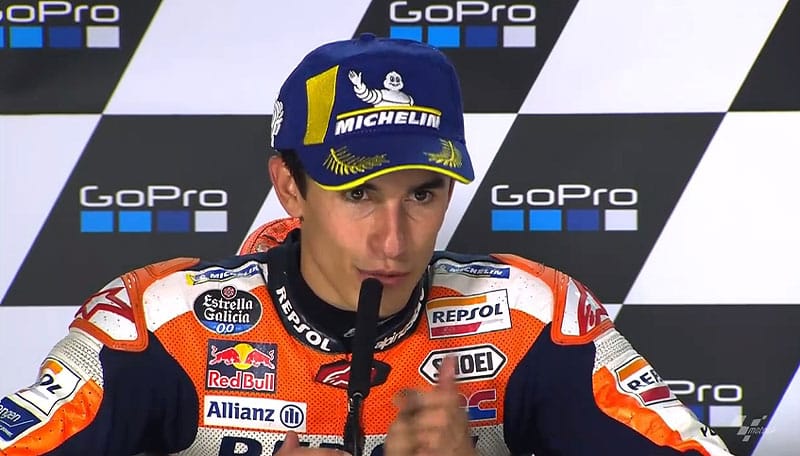 Silverstone, MotoGP, J3, Conferência Marc Márquez: Por que um pneu traseiro mais danificado, mapa restrito, etc. (Total)