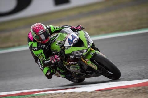 Supersport, Magny-Cours : Superbe victoire de Lucas Mahias devant Isaac Viñales