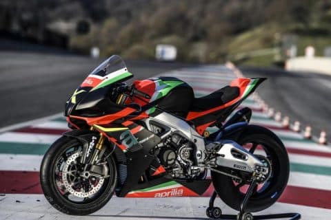 [Street] Aprilia: an X-rated RSV4 for the informed public