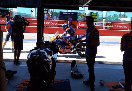 MotoGP: 彼は「2 Red Bull KTM Tech3 Super VIP Pass forミサノ」大会で優勝したと彼は言います！