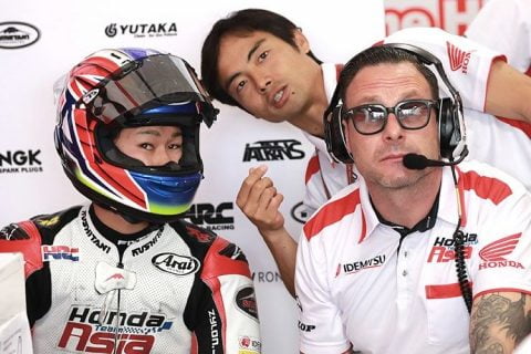 Moto2 Australie : Aoyama se mouille pour son pilote Chantra et gagne !