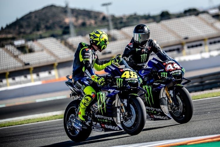 MotoGP, encontro em Valência: Rossi e Hamilton comentam e chegam fotos