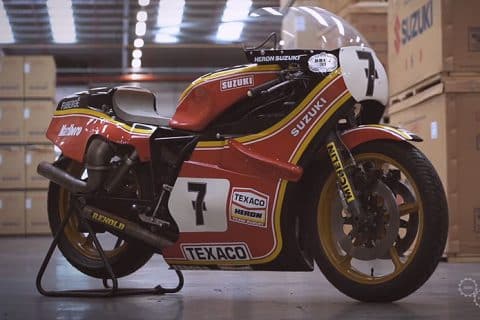 MotoGP : restauration de la monstrueuse Suzuki de Barry Sheene en direct