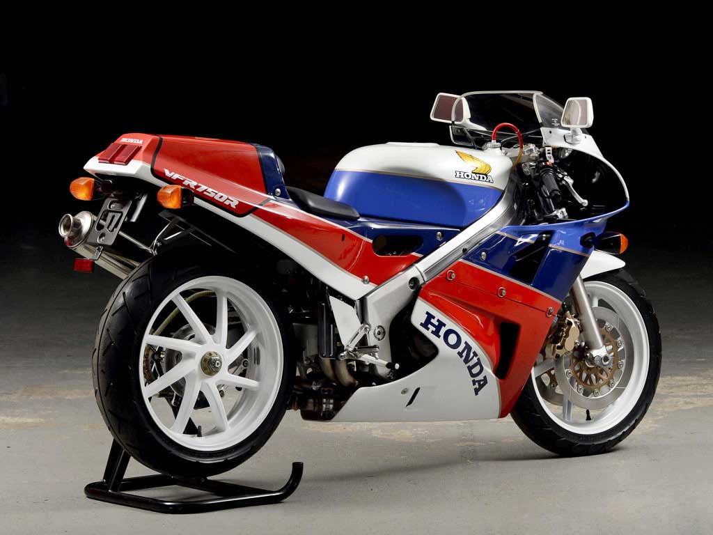 Honda ne lâche pas ses RC30 ...