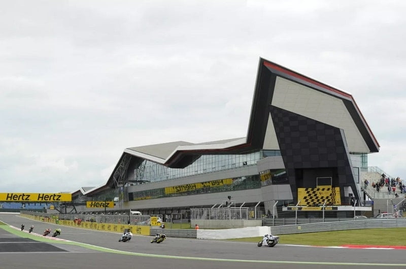 Por que 2 GPs de F1 em Silverstone, mas nenhum de MotoGP?