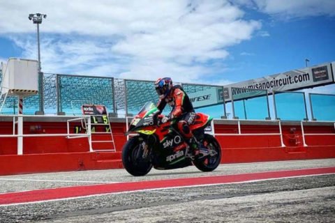 MotoGP : Aprilia clôture ses essais avec Bradley Smith et Max Biaggi à Misano