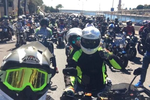 Moto2: 3000 motociclistas reunidos em homenagem a Luis Salom