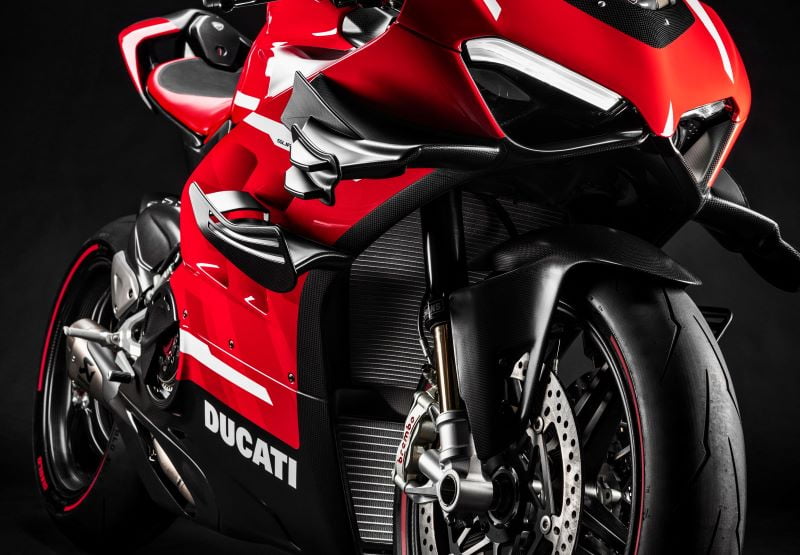 [Street] Pirelli develops specific tires for the Ducati Superleggera V4