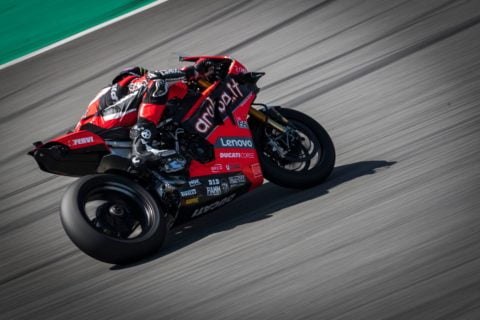 Spy Attitude : La Ducati V4 R de Scott Redding à Barcelone