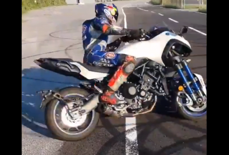 [Vidéo] : Toprak Razgatlioglu montre ce que l'on peut faire avec une Yamaha Niken