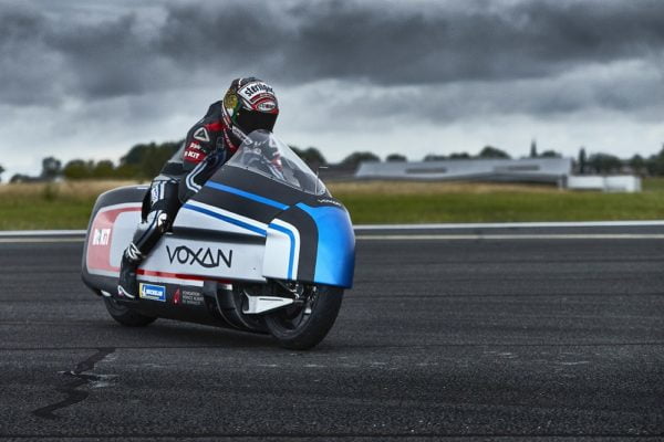 Record de vitesse : à 49 ans, Max Biaggi veut électriser la Bolivie avec une Voxan