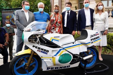 [CP] Remise de la moto Pernod 250 GP au Musée National des Sports